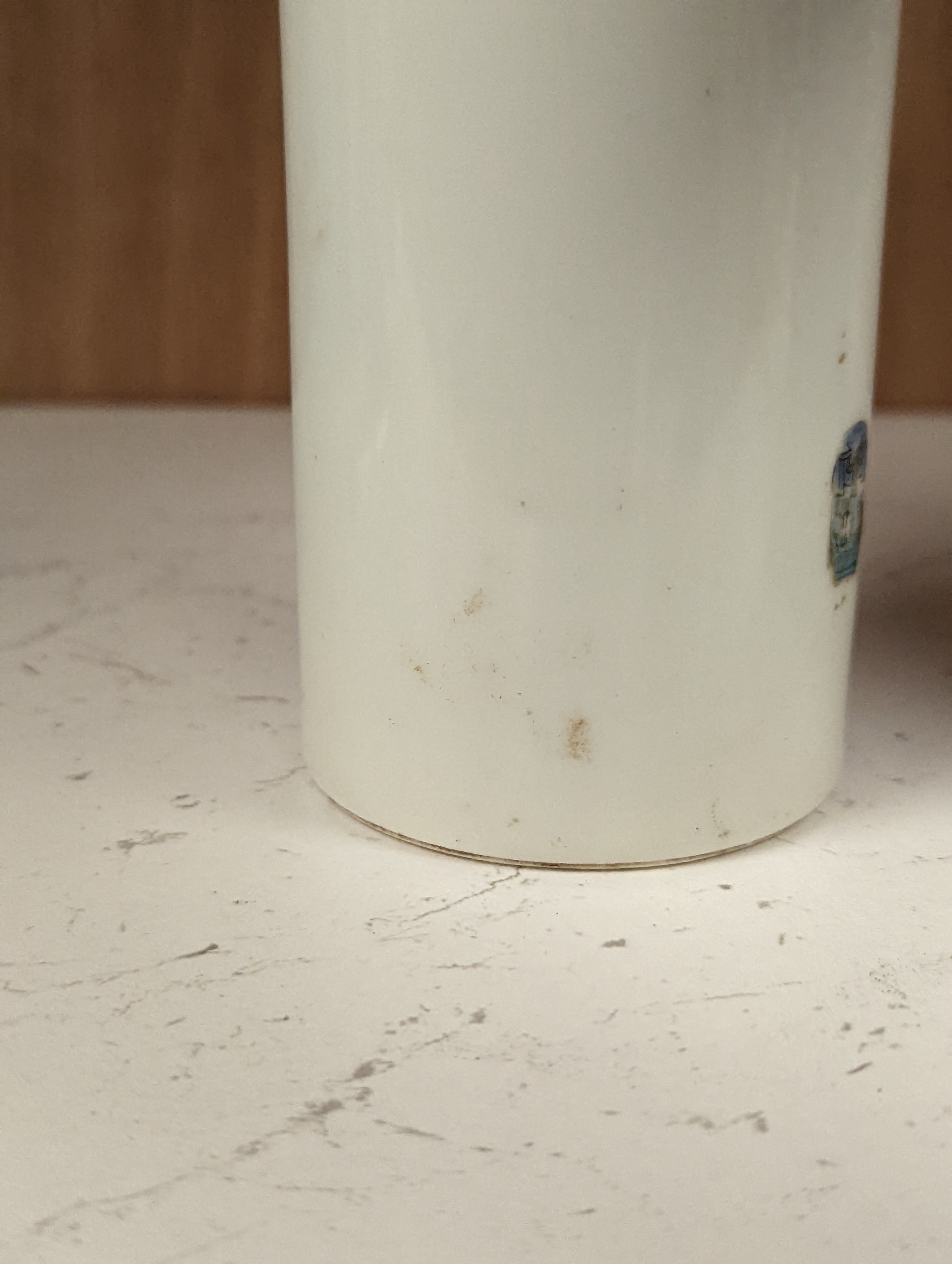 A Chinese famille rose brushpot - 11cm high